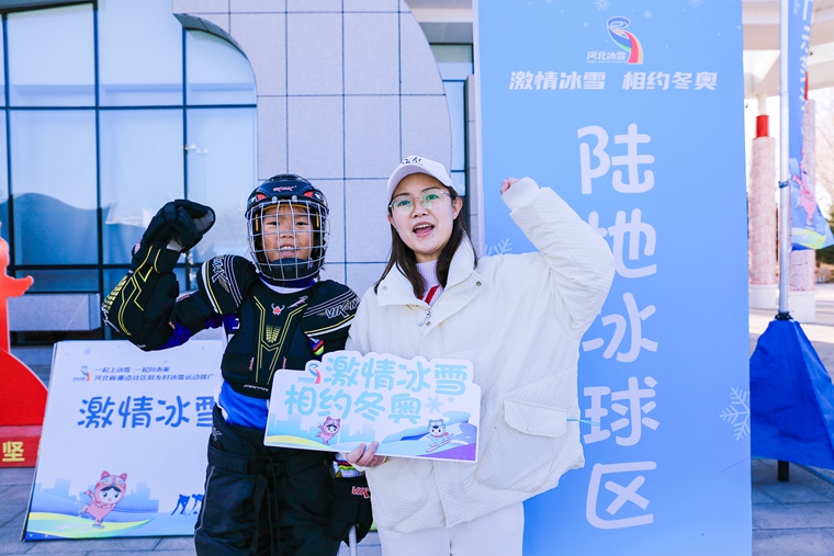 ���ػʵ���ͼΪ�ػʵ�����·������ѩ�˶����ϣ�����С�˶�Ա������Ϊ���¼��͡�.jpg