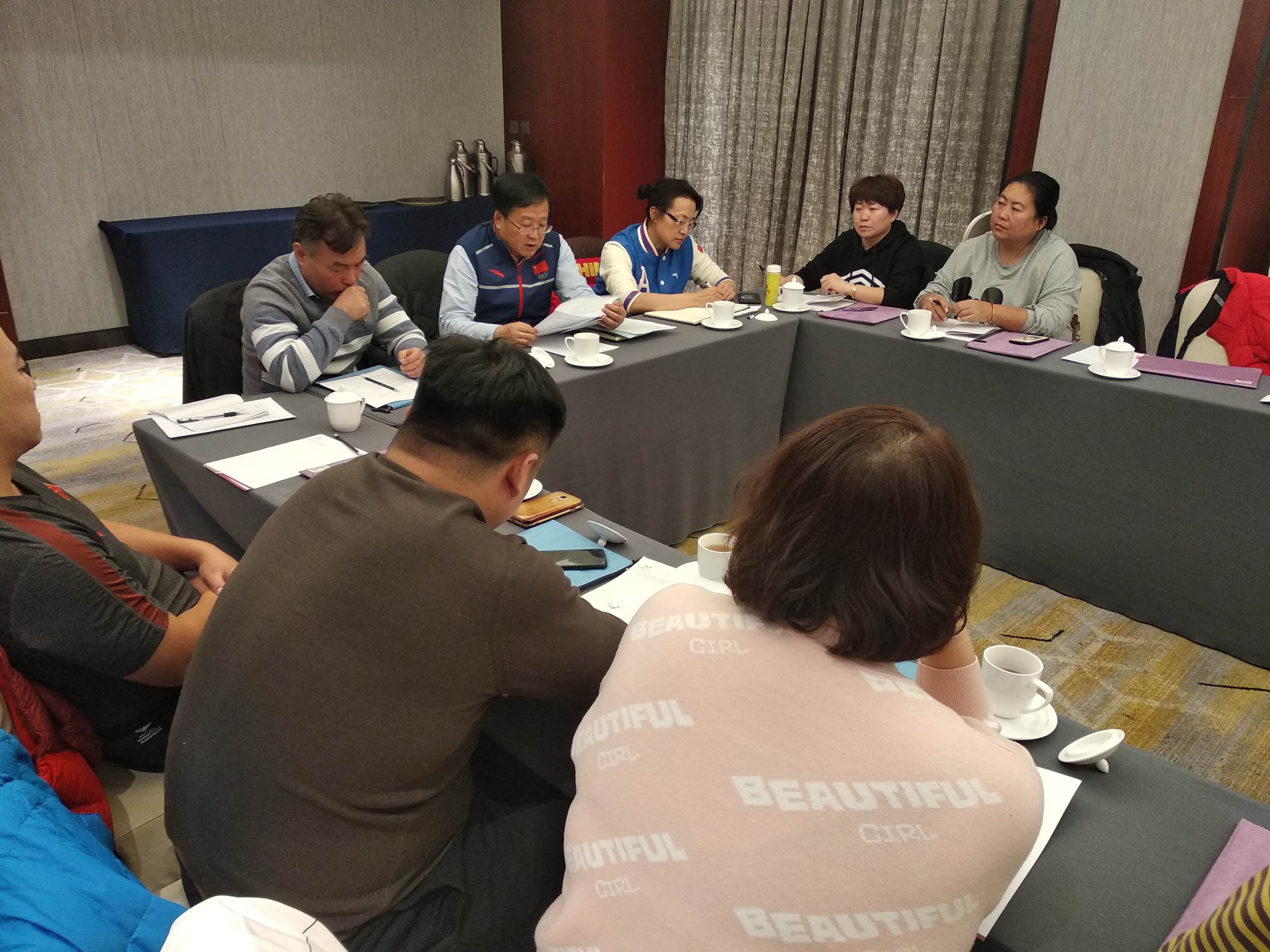 图为举重项目讨论现场.jpg